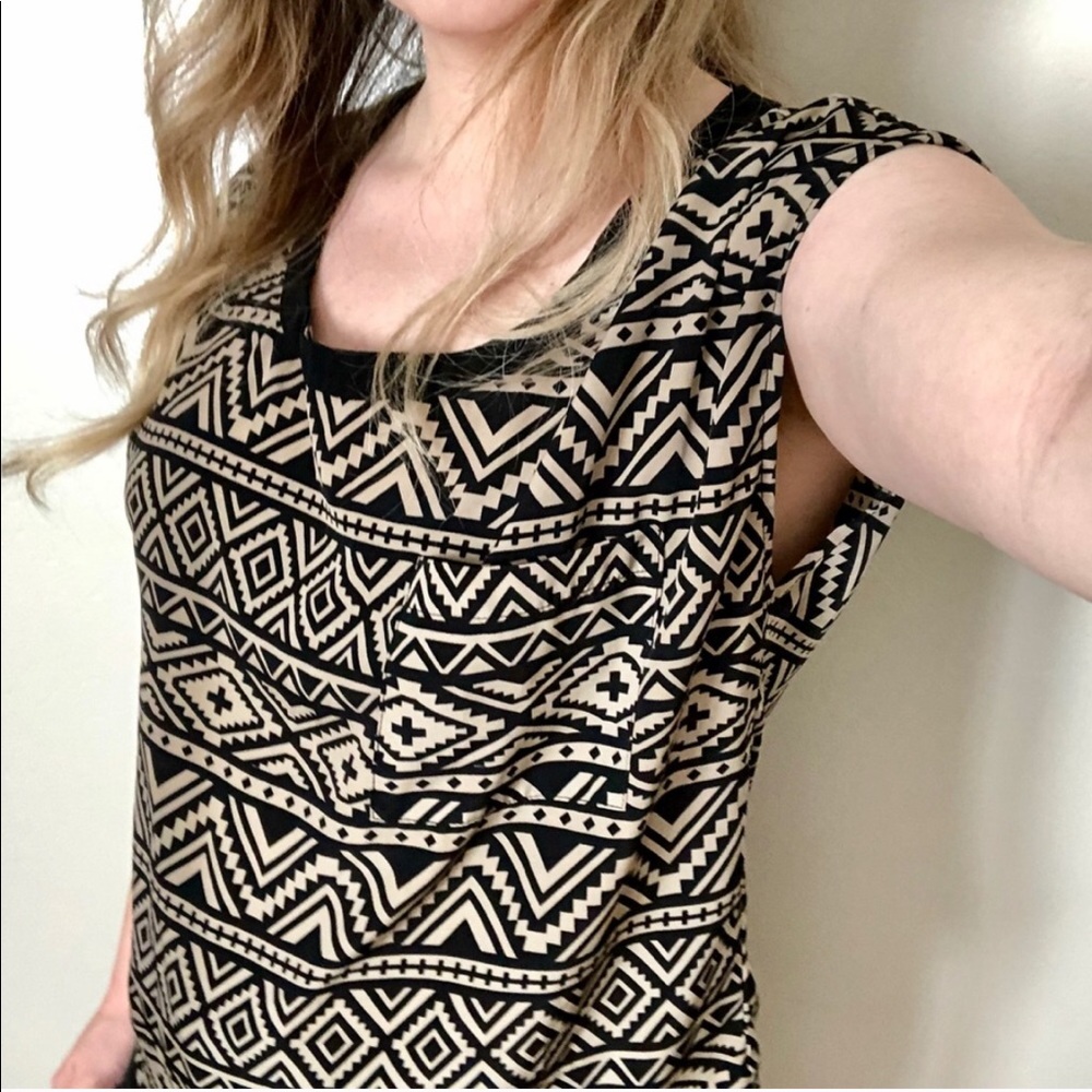 Forever 21 // Aztec top - Picture 3 of 7